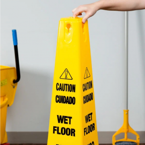 Cono de Seguridad para Piso Mojado 91cm Rubbermaid FG627677YEL_4
