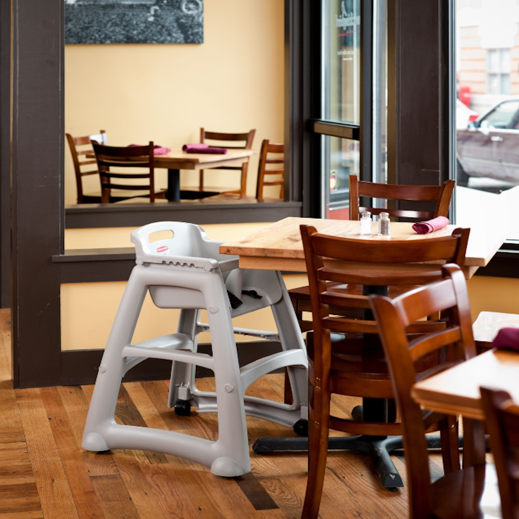 Silla Comedor Bebé Rubbermaid Con Ruedas Gris Gratis Bandeja FG780508PLAT_18